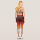 Rotes Orange Grau Weiße rustikale Omelone Capri Leggings (Rückseite)