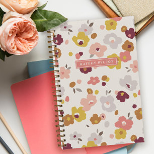 Rotes orangefarbenes, blumengeschweißtes Notebook Notizblock