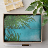 Rotes Osterei im Gras Seidenpapier (Geschenk)