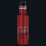 Rotes Personalisiert Modernes Monogramm  Edelstahlflasche<br><div class="desc">Berufliche und dezente personalisierte Rot-,  Schwarz- und Grauflasche mit einem einfachen,  individuellen männlichen Monogramm mit 2 Anfangsbuchstaben. Sie können alle Schriftart oder Farben bearbeiten,  um eine elegante Metallflasche zu entwerfen,  die in Büros oder Schulen hervorragend aussieht und klassisch gestaltet ist.</div>