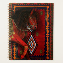 Rotes Pferd mit traditionellen Kilim-Motiven