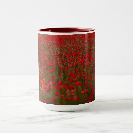 Rotes Poppies-Feld Tasse (Zentrum)