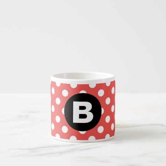 Rotes Punkte-Muster schwarzes Monogramm Espressotasse (Vorderseite)