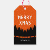 Rotes Retro Merry Xmas mit Kiefern und Schnee Geschenkanhänger (Vorderseite)