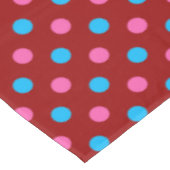 Rotes Rosa Blaues Tupfenmuster Tischdecke (Schrägansicht)