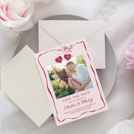 Rotes Rosa Herzförmiges Medaillon Monogramm Foto Save The Date