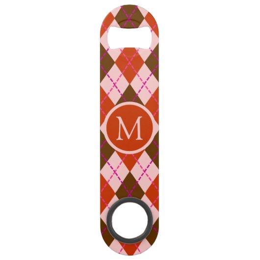 Rotes Rosa und Braunes Argyle-Muster-Monogramm Speed Flaschenöffner (Vorderseite)