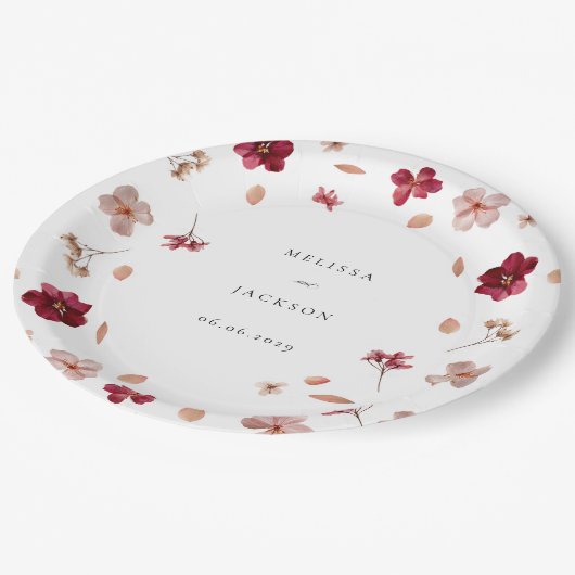 Rotes Rosa und Creme, blumengeschmücktes Hochzeits Pappteller (Schrägansicht)