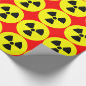 Rotes Schleifpapier mit Strahlungszeichen Geschenkpapier (Ecke)