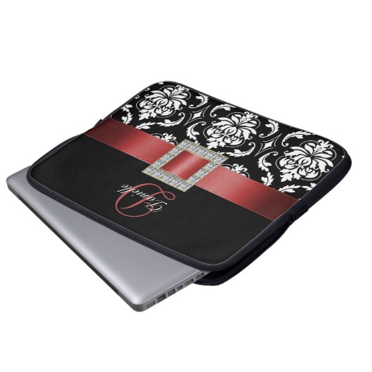 ROTES, SCHWARZES DAMAST-MONOGRAMM LAPTOPSCHUTZHÜLLE (Vorne Knopf)