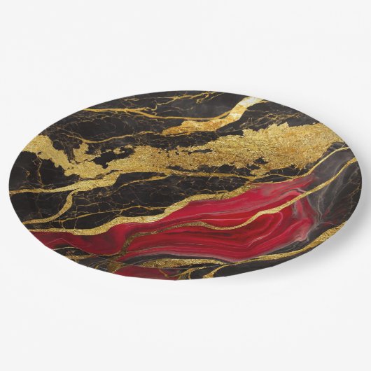 Rotes schwarzes Marmormuster mit Gold Pappteller (Schrägansicht)