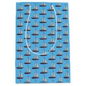 Rotes Segelboot Mittlere Geschenktüte (Vorderseite)