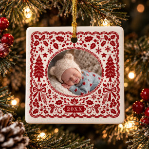 Rotes skandinavisches Volkskunst-Tannenzapfen-Baby Keramikornament