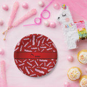Rotes Speckmuster mit personalisiertem Namen Pappteller (Party)