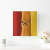rotes Spektrum des orange Gelbs des bunten Quadratische Wanduhr (Zuhause)