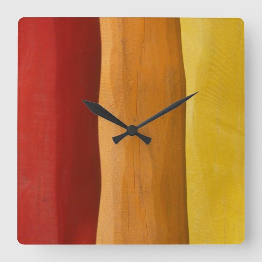 rotes Spektrum des orange Gelbs des bunten Quadratische Wanduhr (Vorderseite)