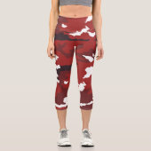 Rotes Tarnmuster Capri Leggings (Vorderseite)