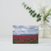 Rotes Tulpe-Feld Visitenkarte (Stehend Vorderseite)