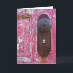 Rotes Tür-Schlüsselloch Karte<br><div class="desc">Foto der rostigen verwitterten Tür mit roter Farbe.</div>