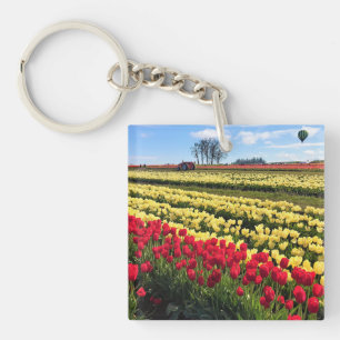 Rotes und gelbes Tulip-Feld mit Heißluftballon Schlüsselanhänger