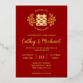 Rotes und goldenes Blumenlogo chinesische Hochzeit Folieneinladung (Vorderseite)