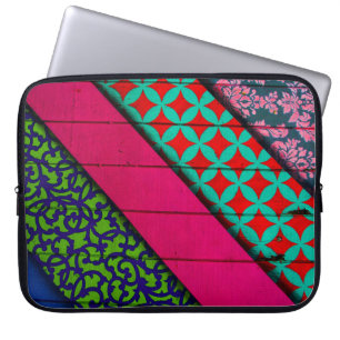 Rotes und grünes Kleidungsstück Laptopschutzhülle