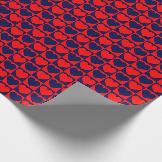 Rotes und Navy Blau-Schachbrettmuster mit Herz Geschenkpapier (Ecke)