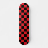 Rotes und schwarzes Checkerd Skateboard (Vorne)