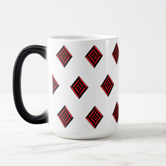 Rotes und schwarzes geometrisches Diamantmuster mo Verwandlungstasse
