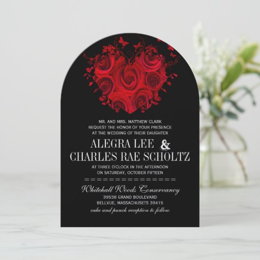 Rotes und Schwarzes Herz Rose Butterfly Hochzeiten Einladung (Stehend Vorderseite)
