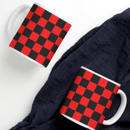 Rotes und schwarzes kariertes Muster Kaffeetasse