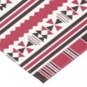 Rotes und schwarzes Tribal-Muster Tischdecke (Schrägansicht)