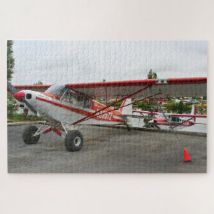 Rotes und weißes Flugzeug, Lake Hood, Alaska Puzzle