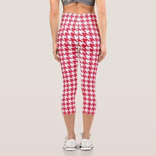 Rotes und weißes Hahnentrittmuster Capri Leggings (Rückseite)