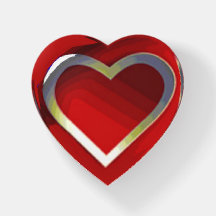 Rotes und weißes Herz am Roten Herz geformt