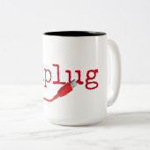 Rotes USB-Kabel mit UNPLUG-Text Zweifarbige Tasse (VorderseiteRechts)