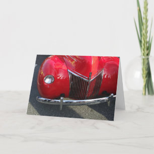 Rotes Vintage-Auto aus den 1930er Jahren auf einer Karte