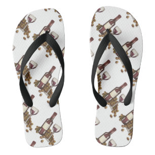 Rotes Weinglas, Flasche und Trauben Flip Flops Badesandalen