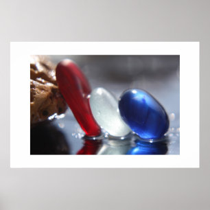 Rotes Weiß- und Blaumeerglas Poster