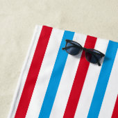 Rotes, weißes und blau gestreiftes Strandtuch (Beispiel)