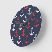 Rotes weißes und blaues Marine-Muster Runde Wanduhr (Winkel)