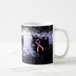 Rotes, weißes und blaues Ribbon Grunge Herz Kaffeetasse