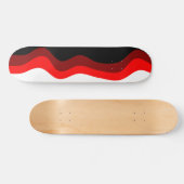 Rotes, weißes und schwarzes Skateboard (Horizontal)