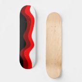 Rotes, weißes und schwarzes Skateboard (Vorderseite)
