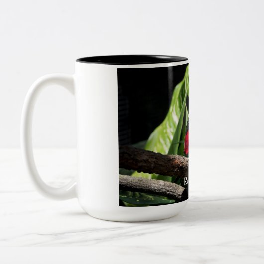 Rotflügelpapagei auf Baumlippe Zweifarbige Tasse (Links)