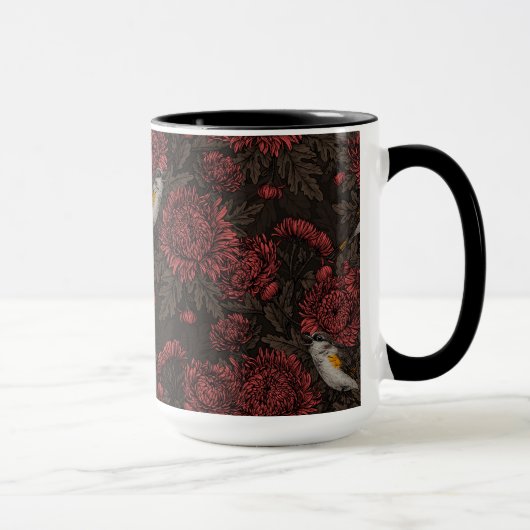 Rotfrüchte in den Chrysanthemen in braun und rot Tasse (Rechts)