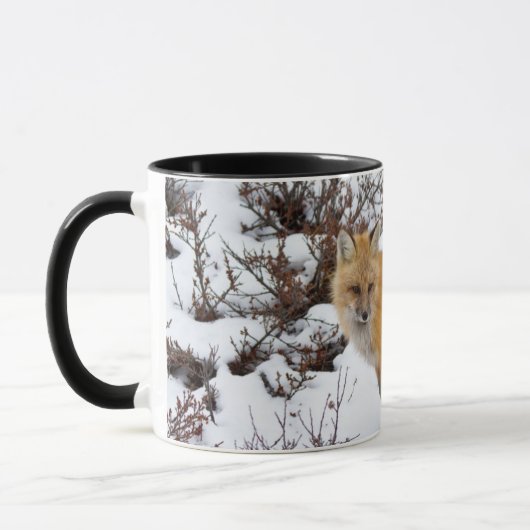 Rotfuchs im Schnee im Winter Tasse (Links)