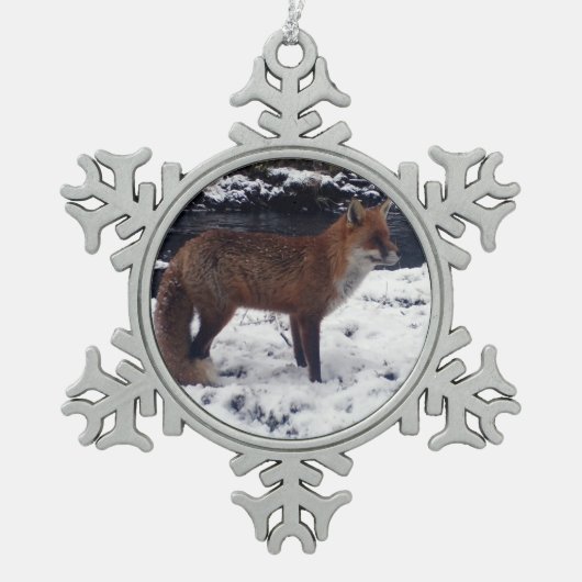 Rotfuchs im Schnee Schneeflocken Zinn-Ornament (Vorderseite)