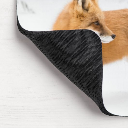 Rotfuchs im weißen Schnee Mousepad (Ecke)