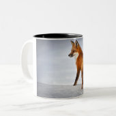 Rotfuchs im Winterschnee Zweifarbige Tasse (Vorderseite Links)